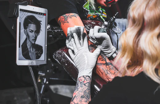 Wie Sie die Automatisierungsfunktion von Procreate nutzen: Betrachten Sie Ihre Tattoos auf dem Körper des Kunden